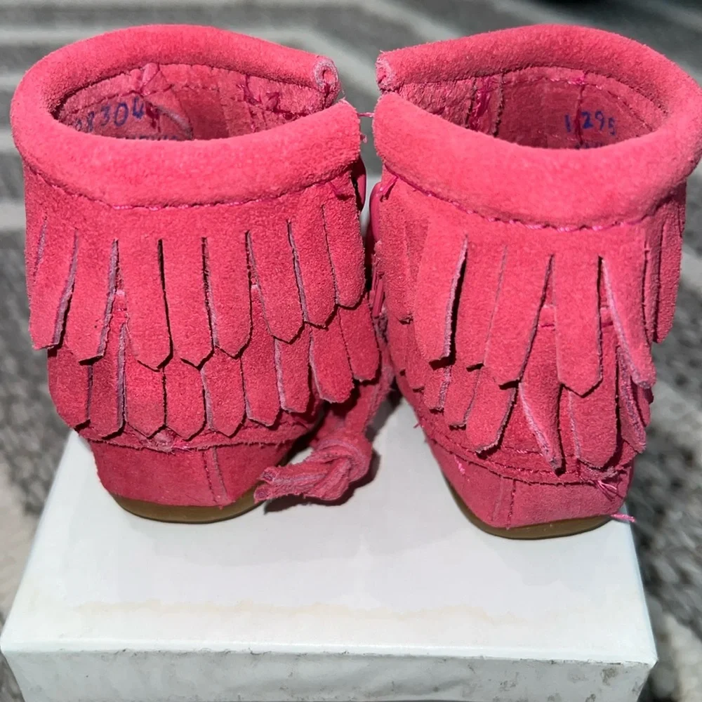 Authentic New in Box, Minnetonka Double Fringe Side Zip Boot infant Pink